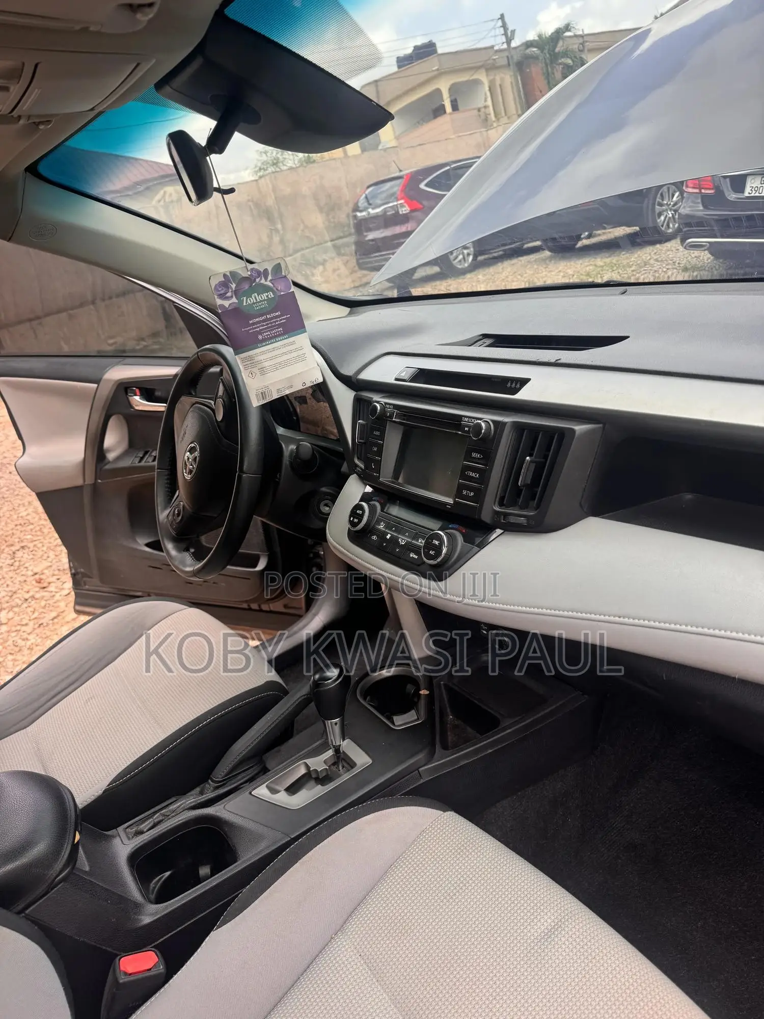 Toyota RAV4 XLE 4dr SUV (2.5L 4cyl 6A) 2018 Gray