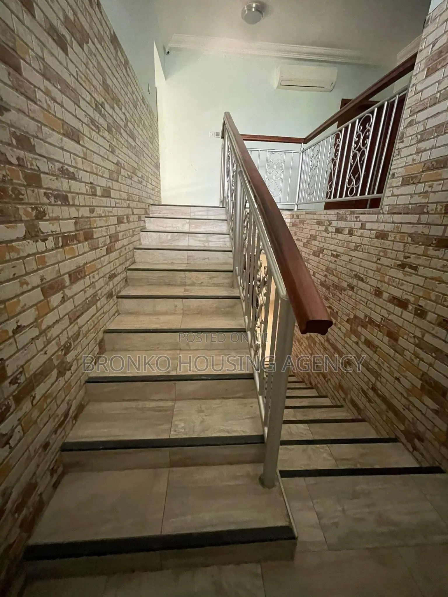5bdrm House in Bronko Housing, Baatsona Total for rent