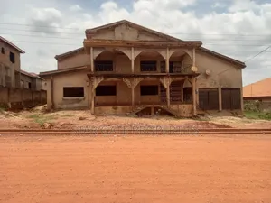 10bdrm House in Santasi Apire, Kumasi Metropolitan for sale