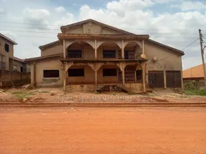 10bdrm House in Santasi Apire, Kumasi Metropolitan for sale