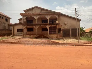 10bdrm House in Santasi Apire, Kumasi Metropolitan for sale