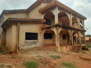 10bdrm House in Santasi Apire, Kumasi Metropolitan for sale