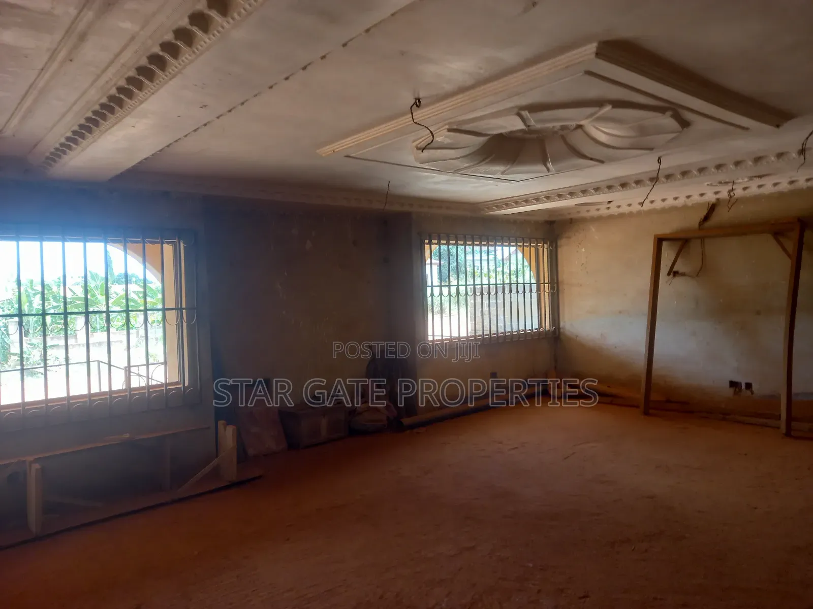 10bdrm House in Santasi Apire, Kumasi Metropolitan for sale