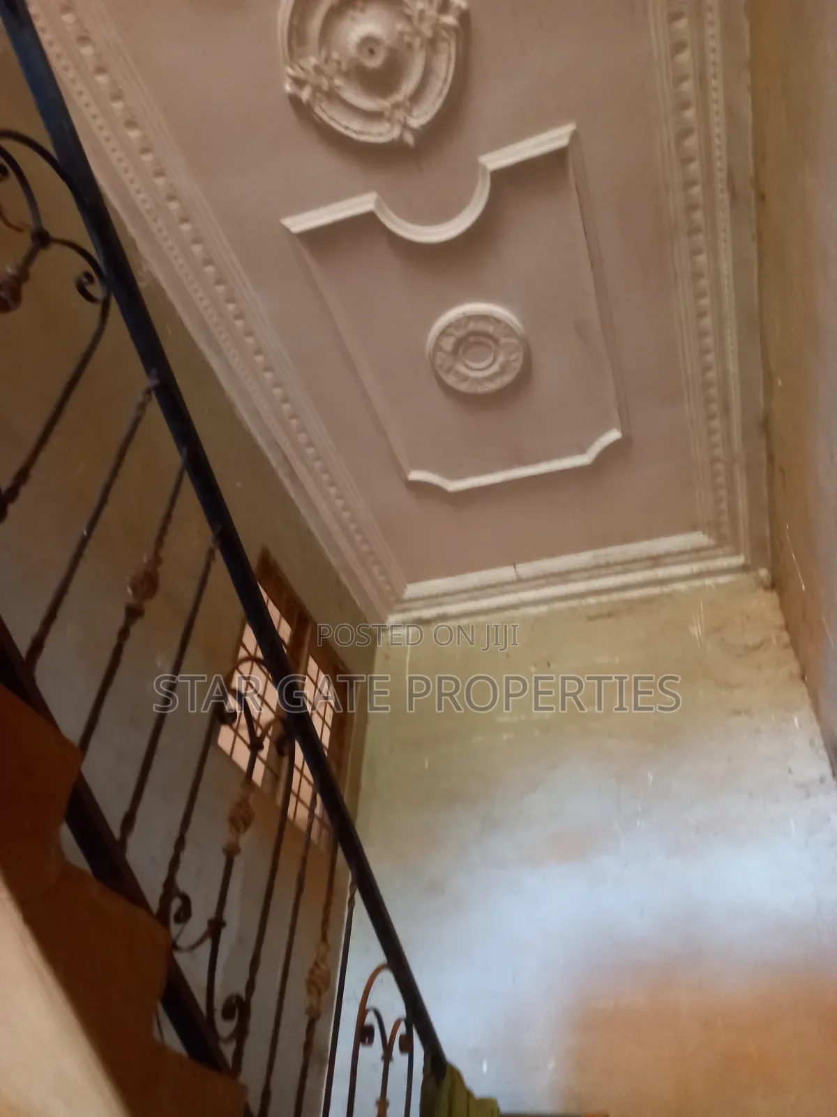 10bdrm House in Santasi Apire, Kumasi Metropolitan for sale