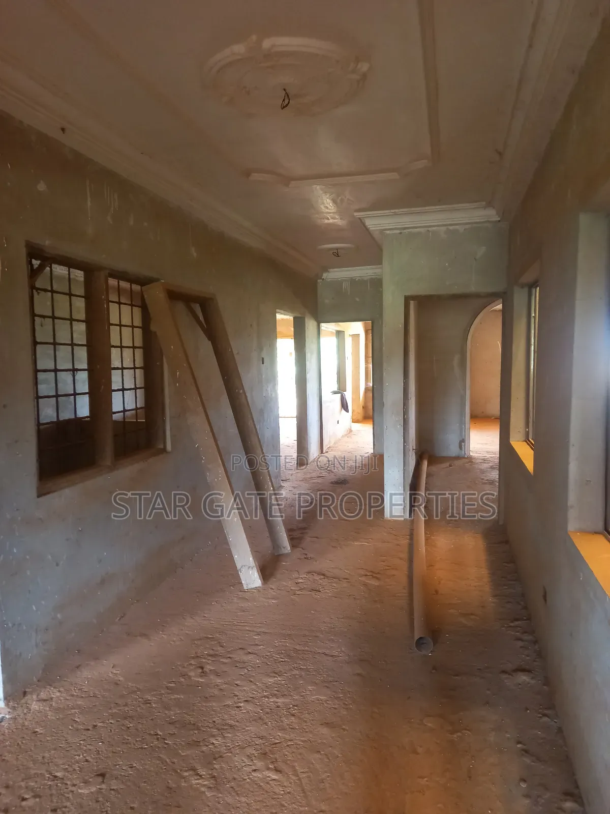 10bdrm House in Santasi Apire, Kumasi Metropolitan for sale