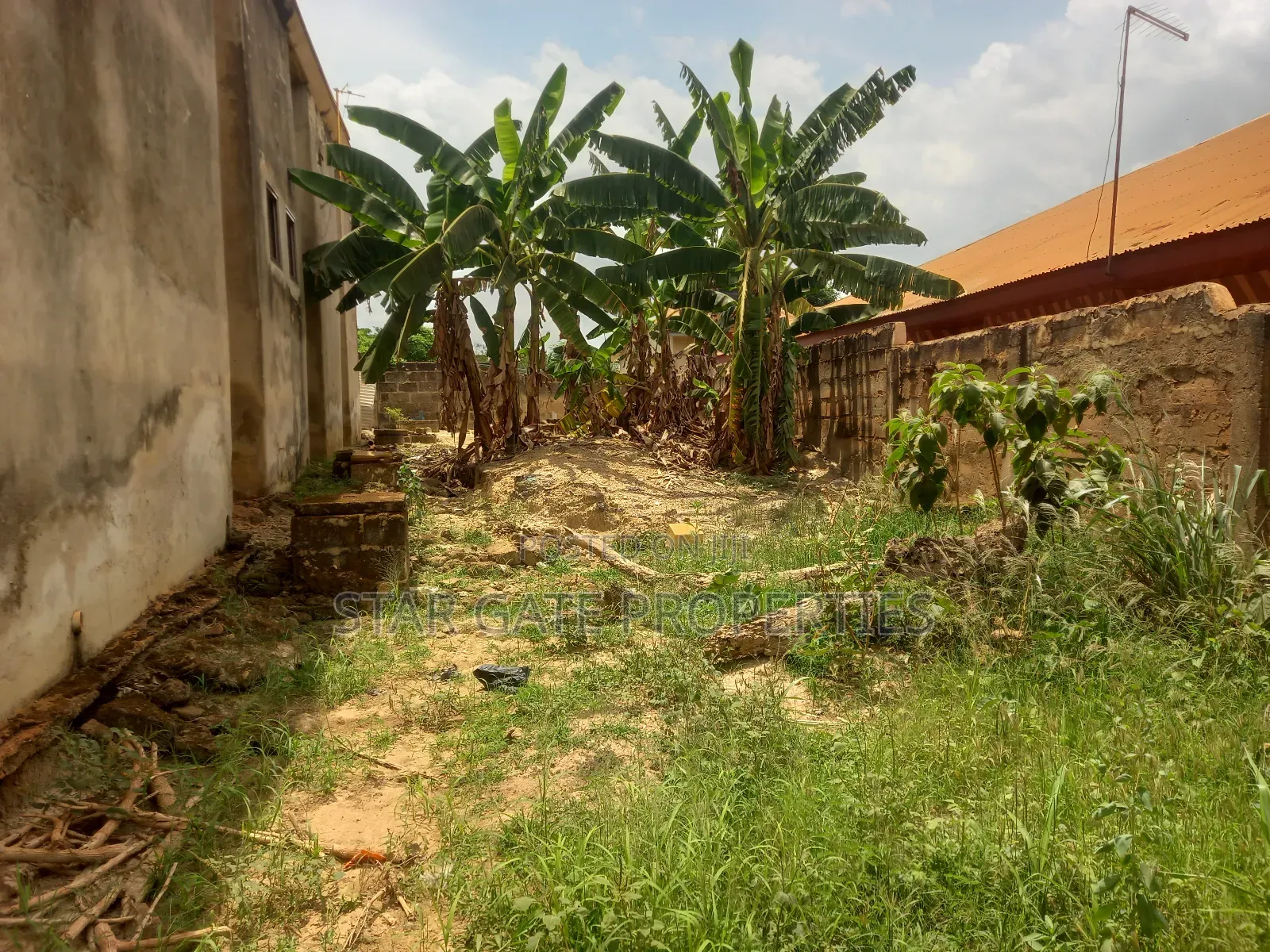 10bdrm House in Santasi Apire, Kumasi Metropolitan for sale