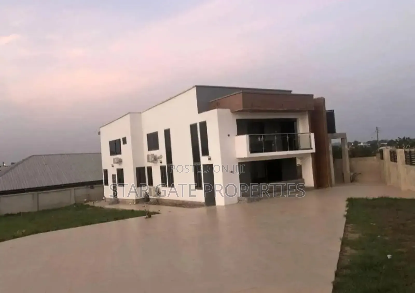 5bdrm House in Ejisu Akyawkrom for sale
