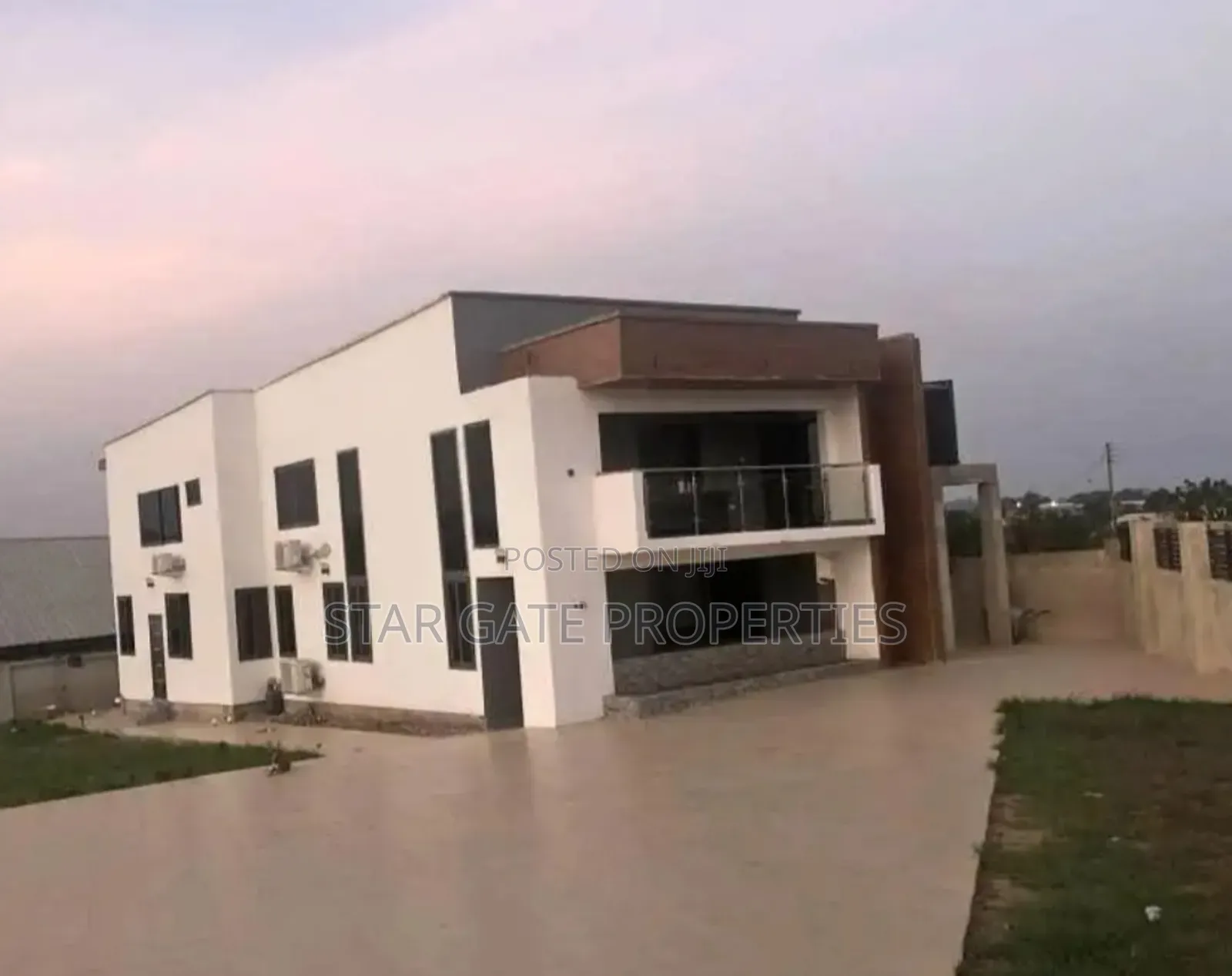 5bdrm House in Ejisu Akyawkrom for sale