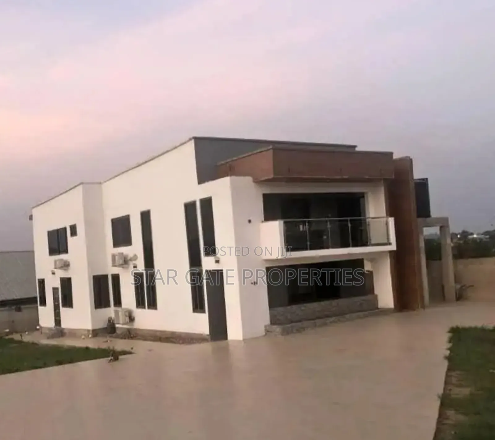 5bdrm House in Ejisu Akyawkrom for sale