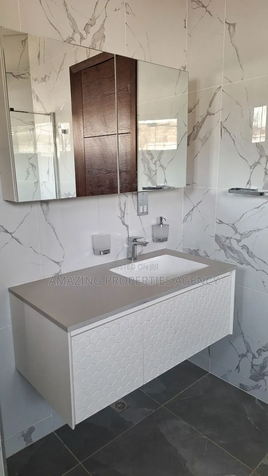 4bdrm House in Airport Residential Area for rent