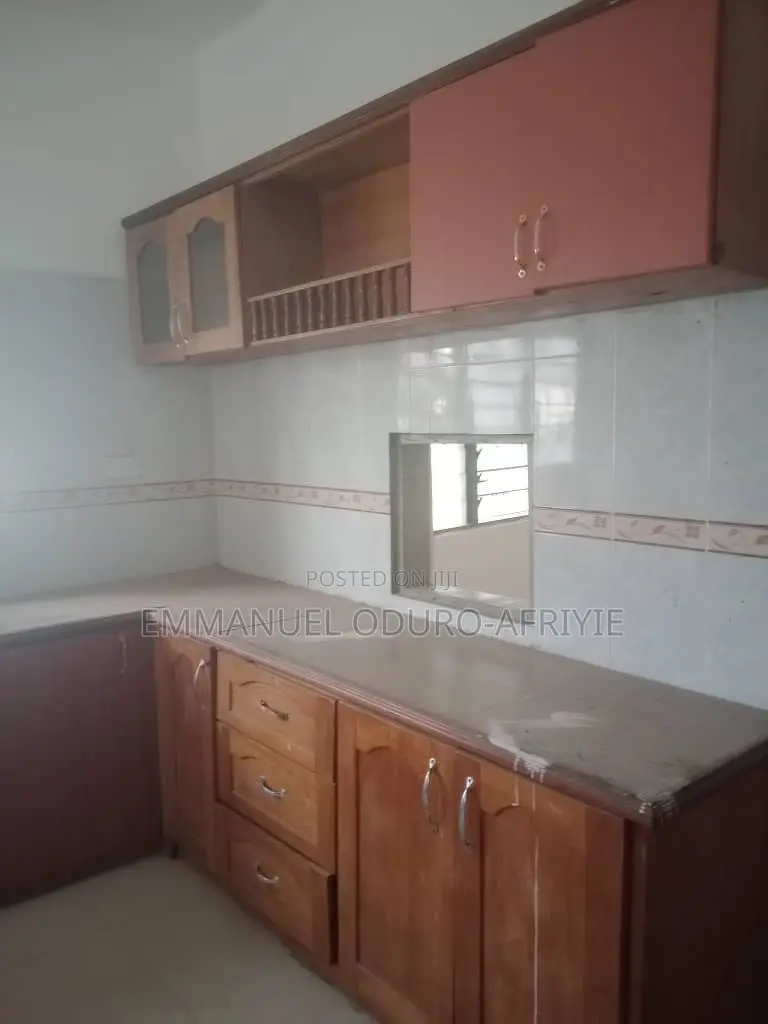 7bdrm House in Amasaman Shikpontele, Ga West Municipal for rent