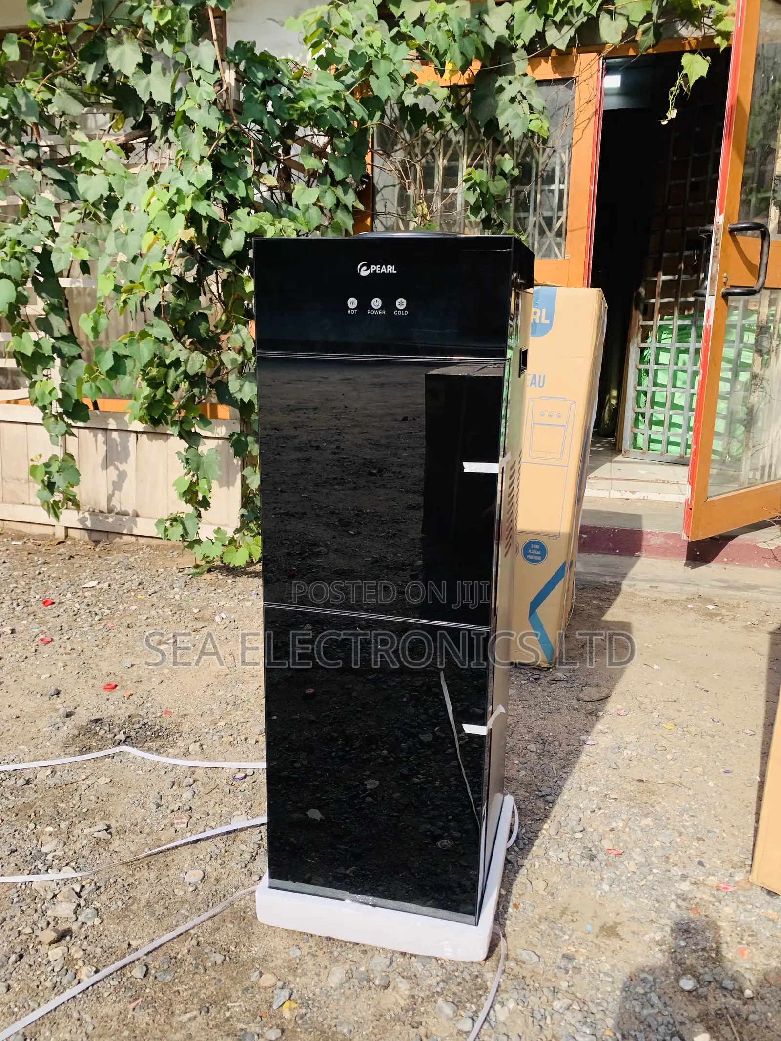 Black Mirror Pearl Water Dispenser