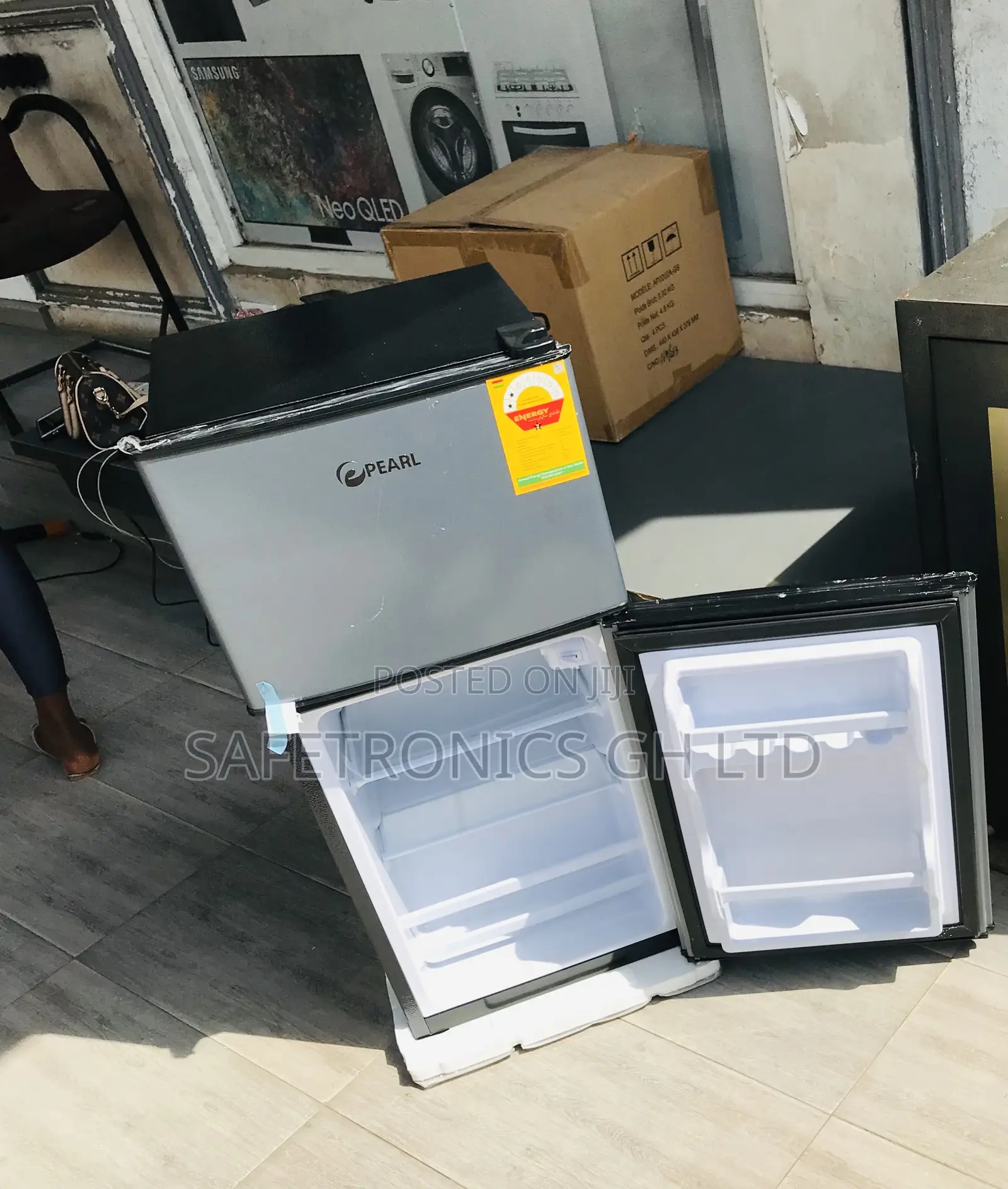 Fast Frosty Graud Pearl Doubledoor Dark Grey Top Freezer 90l