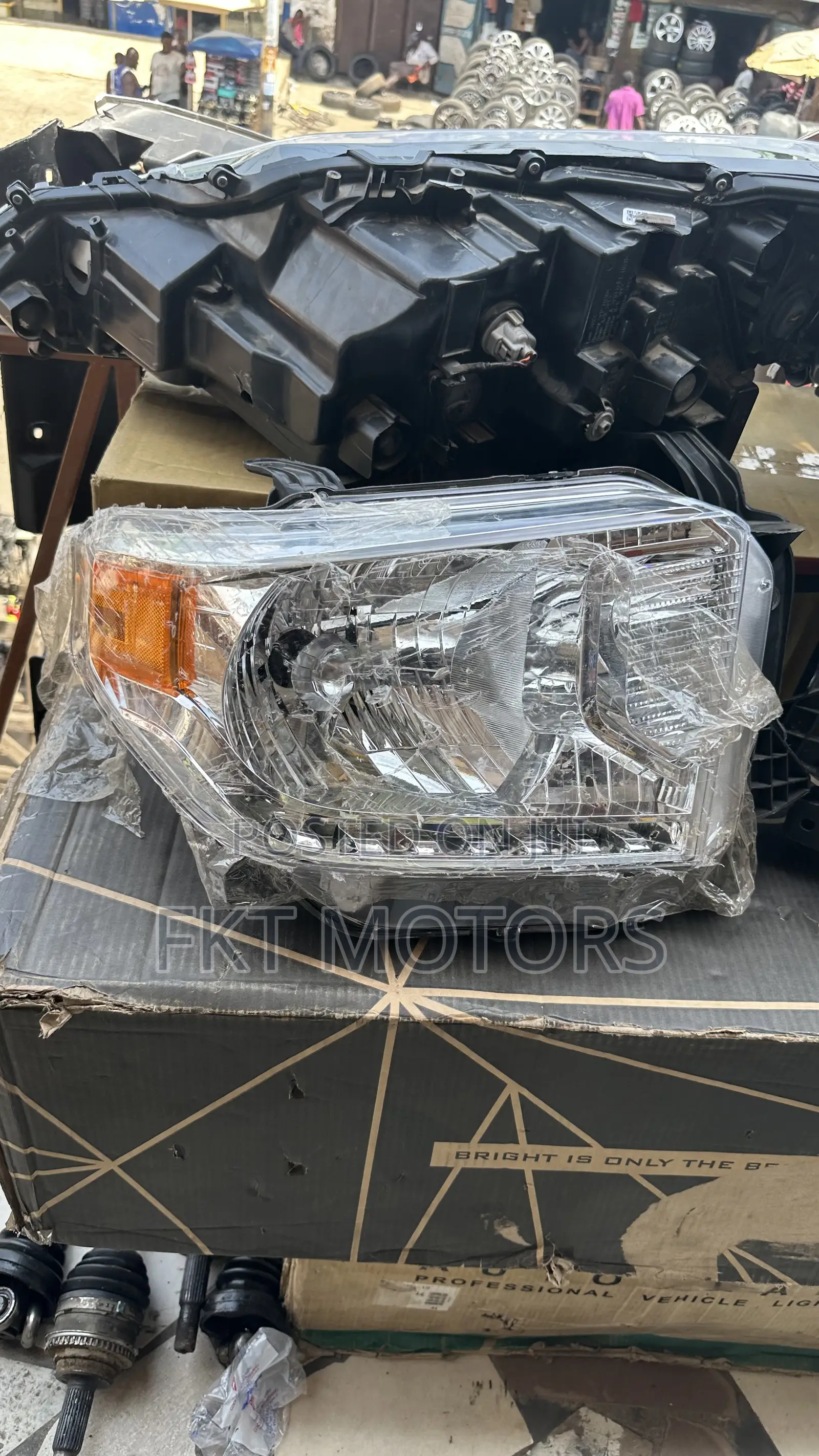 Toyota Tundra Headlights 2013,2014,2015,2016,2017,2018,2019