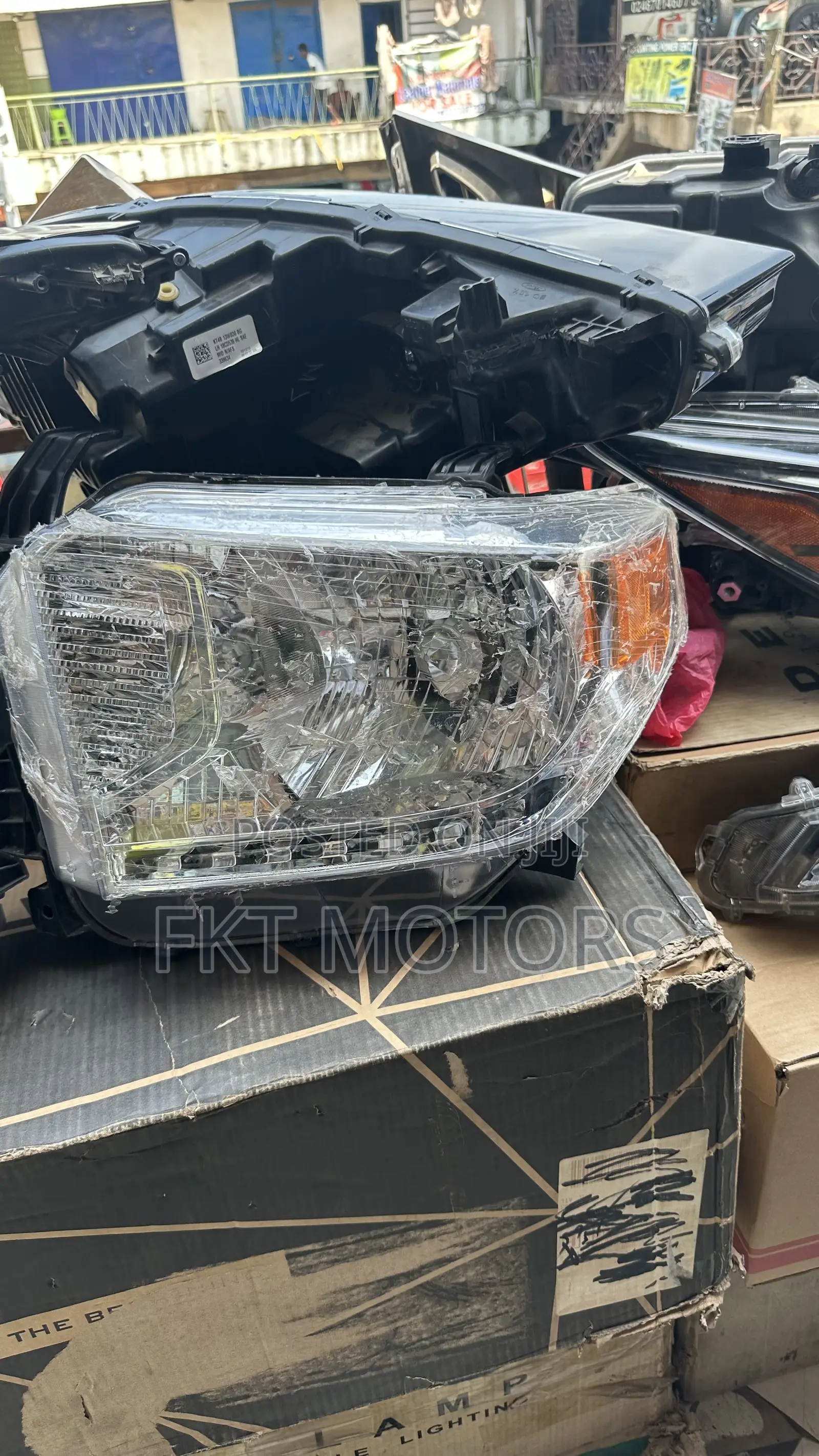 Toyota Tundra Headlights 2013,2014,2015,2016,2017,2018,2019