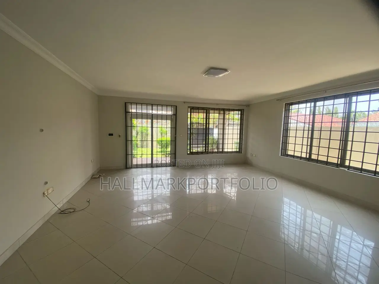 4bdrm Townhouse / Terrace in Cantonment, Cantonments for rent
