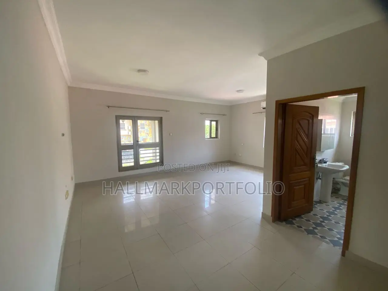 4bdrm Townhouse / Terrace in Cantonment, Cantonments for rent