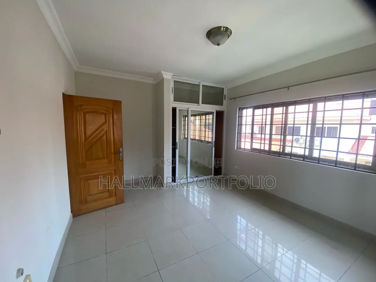 4bdrm Townhouse / Terrace in Cantonment, Cantonments for rent