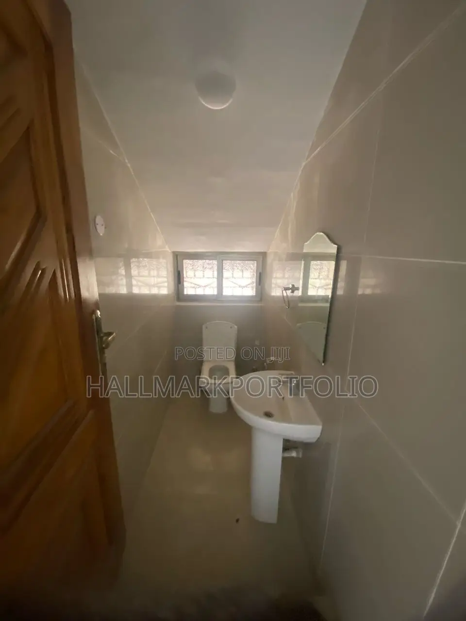 4bdrm Townhouse / Terrace in Cantonment, Cantonments for rent