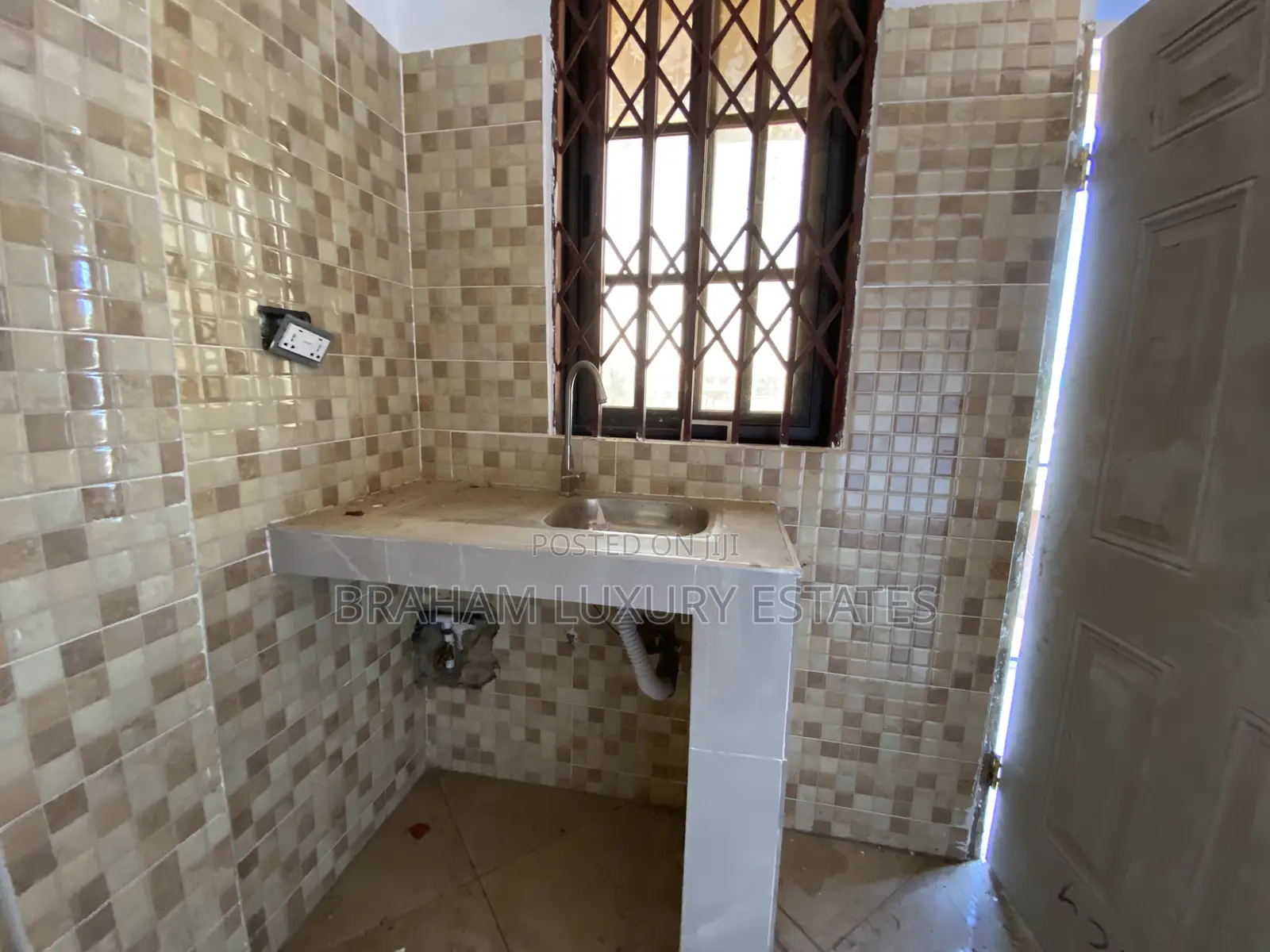1bdrm Apartment in Braham Luxury, Lashibi for rent