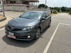 Photo - Toyota Camry 2014 Gray
