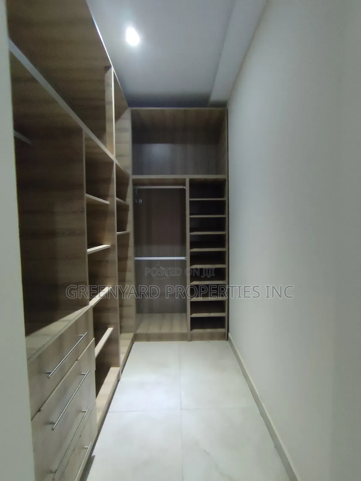 4bdrm Townhouse / Terrace in Adjiringanor, East Legon for rent