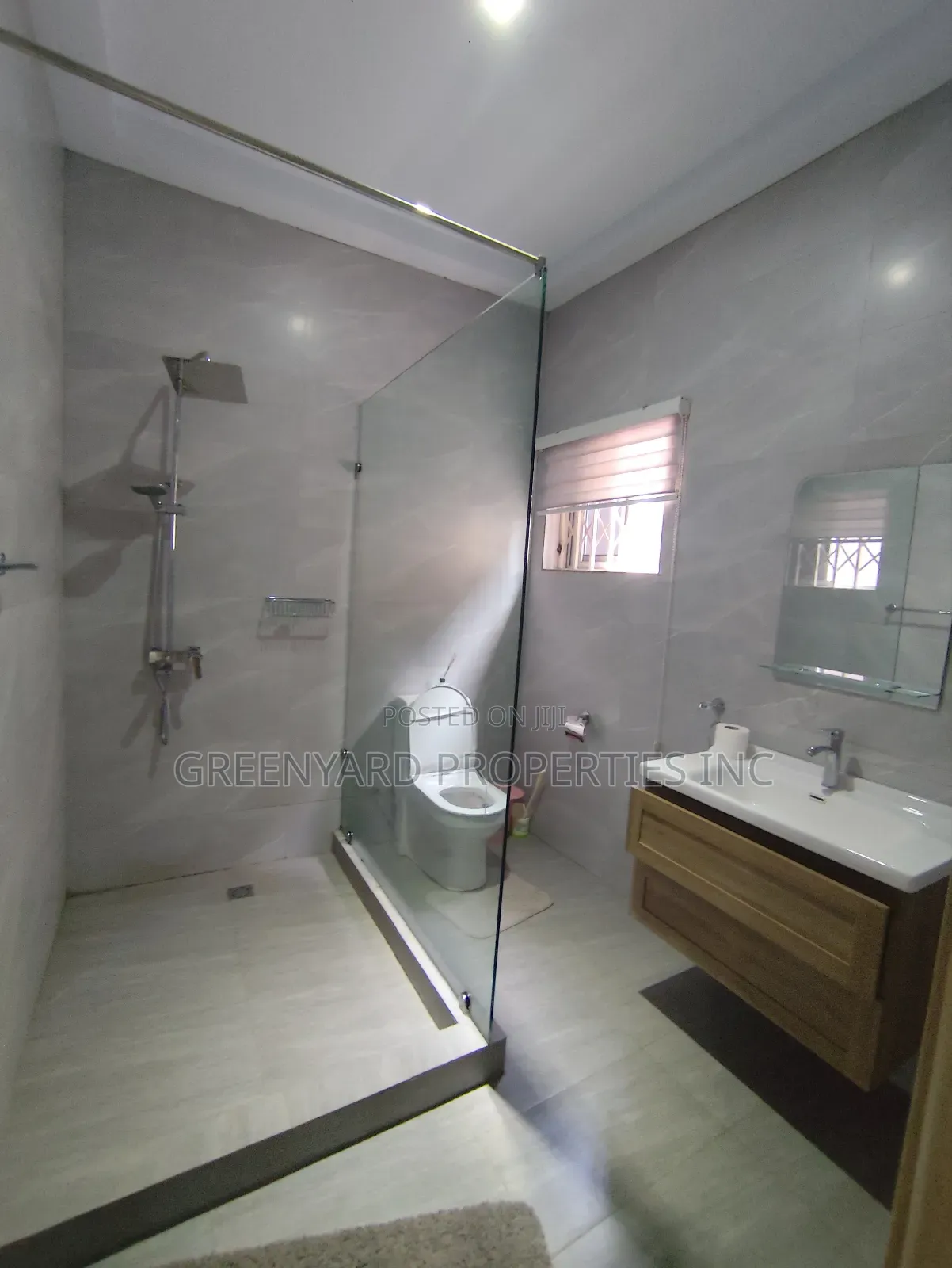 4bdrm Townhouse / Terrace in Adjiringanor, East Legon for rent