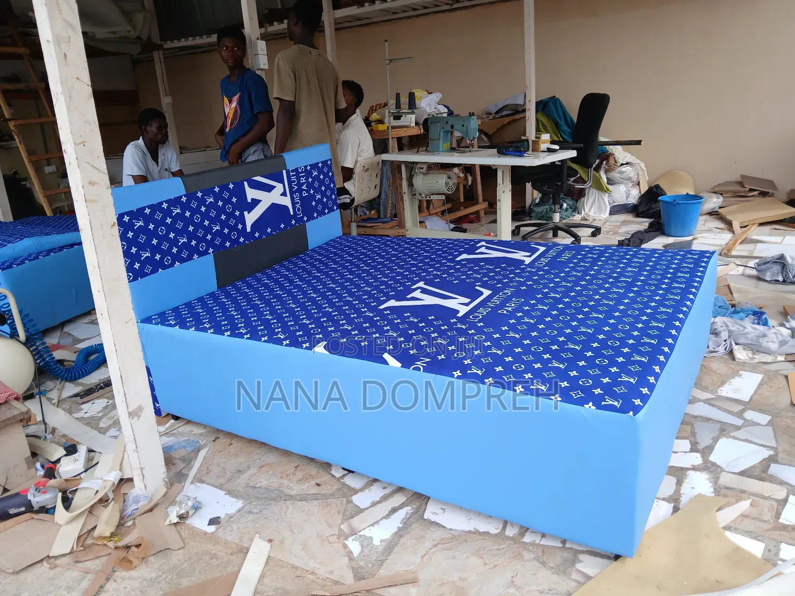 Blue Lv Bed