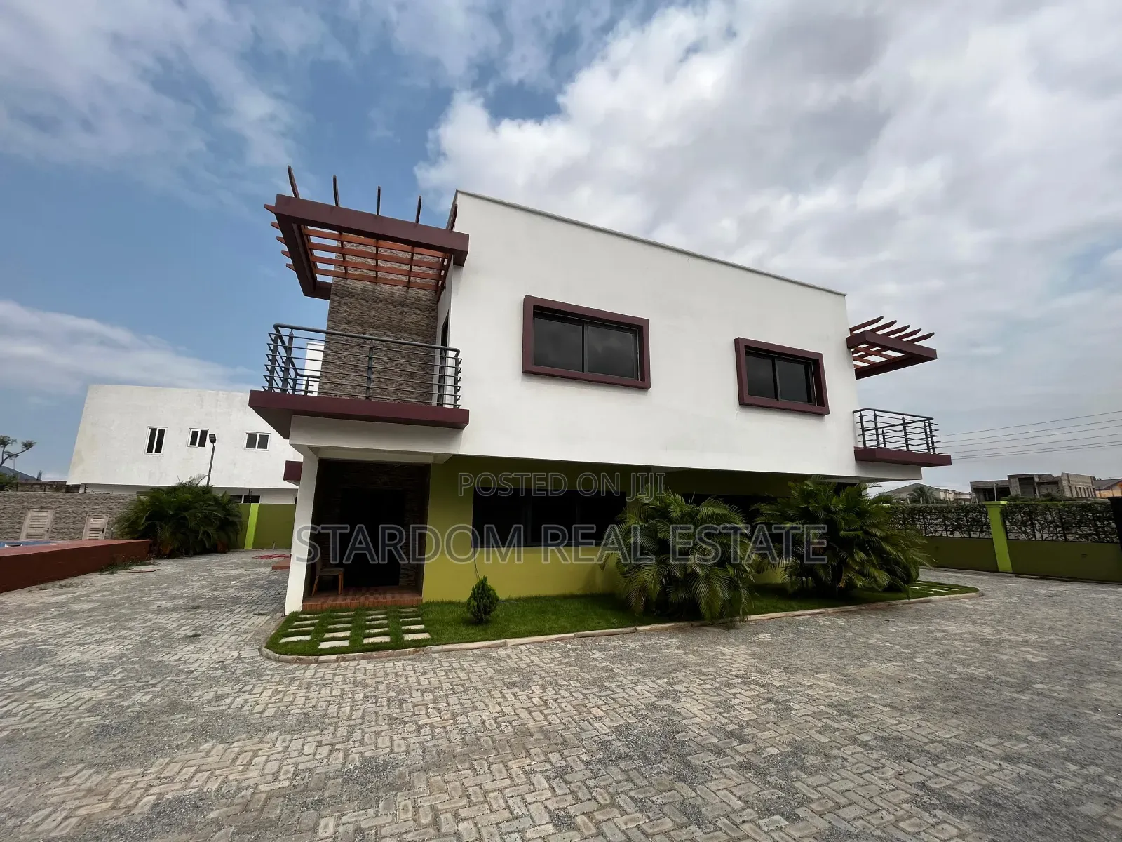 3bdrm Townhouse / Terrace in Adjiringanor, East Legon for rent