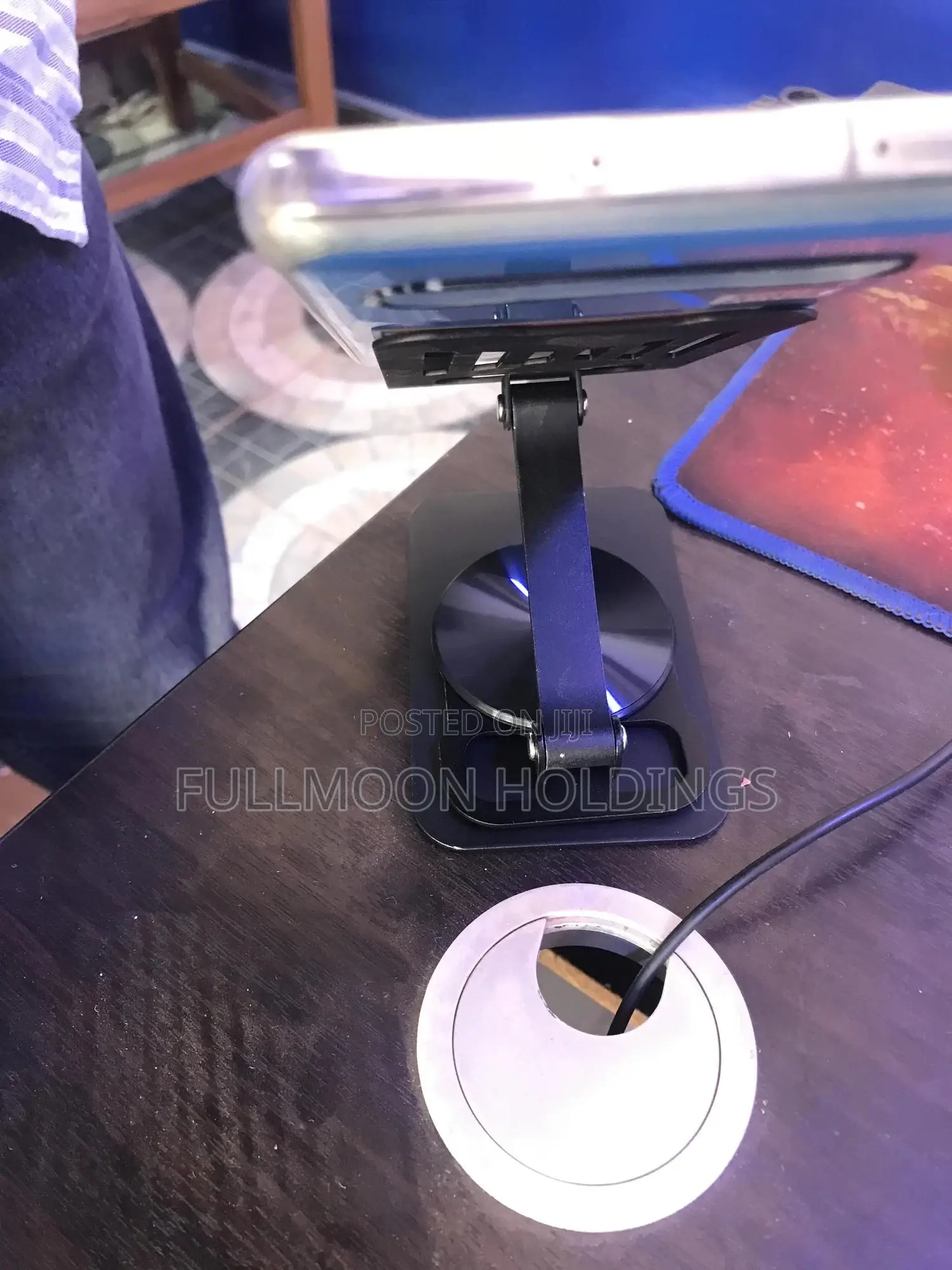 Metal Adjustable Desktop Phone and Tablet Holder