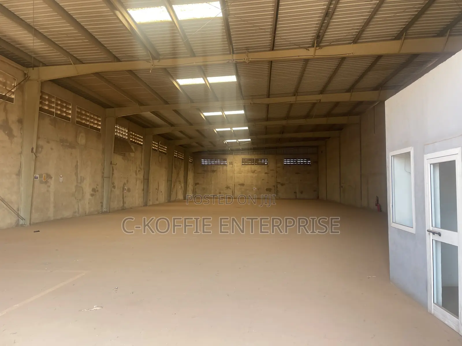 900 SQM Warehouse With Offices at Tema for Rent