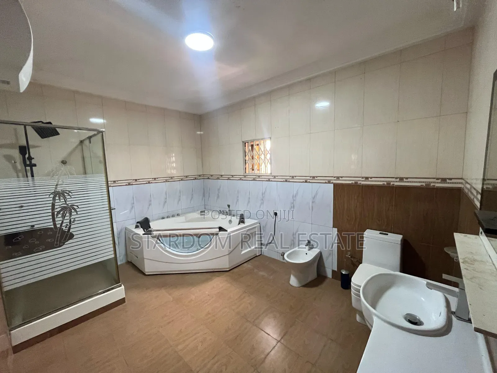 4bdrm Duplex in Adjiringanor, East Legon for rent