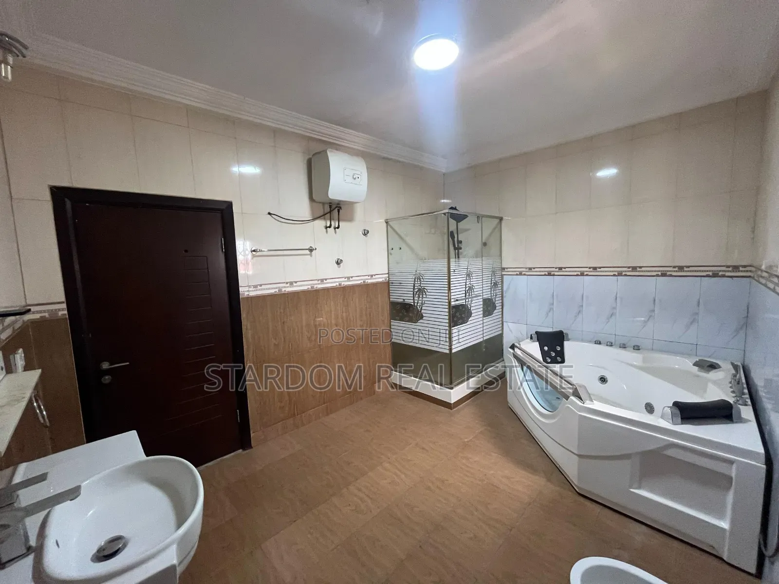 4bdrm Duplex in Adjiringanor, East Legon for rent
