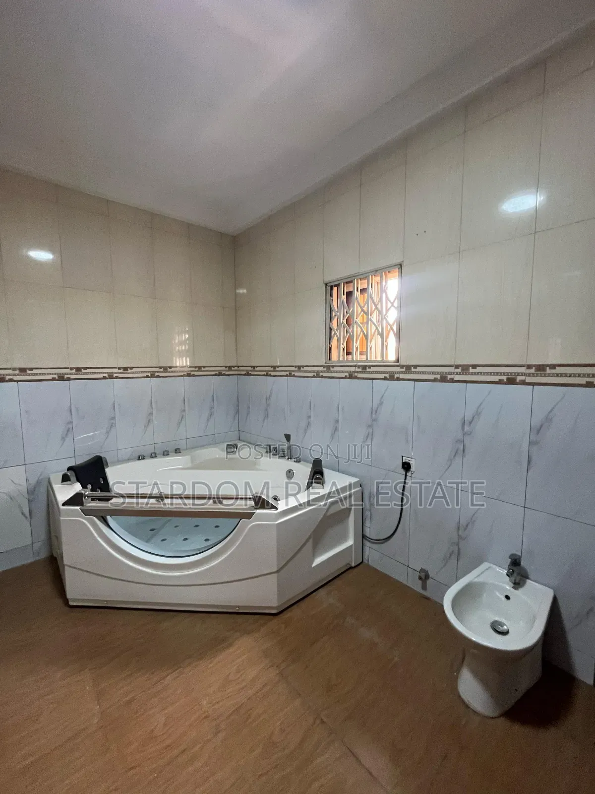 4bdrm Duplex in Adjiringanor, East Legon for rent