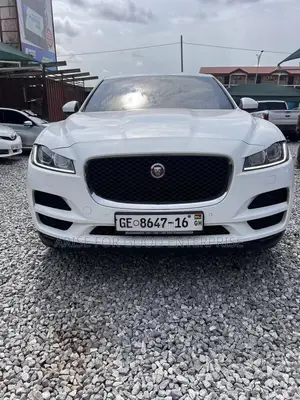 Photo - Jaguar F-Pace First Edition 2017 White