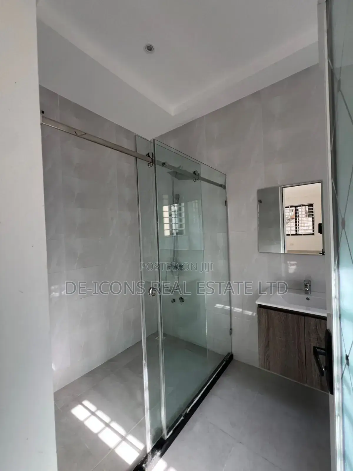 4bdrm Duplex in De-Icons Real Estate, East Legon for sale