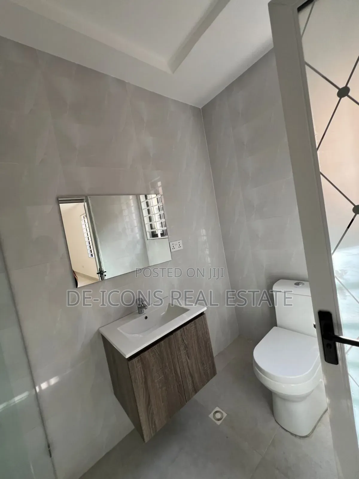 4bdrm Duplex in De-Icons Real Estate, East Legon for sale