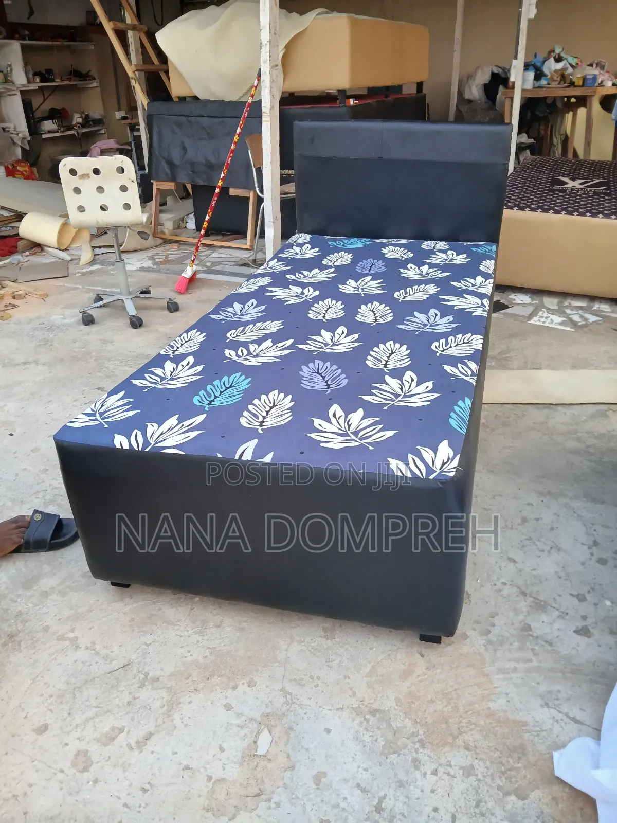 1.5 Inbuilt Bed