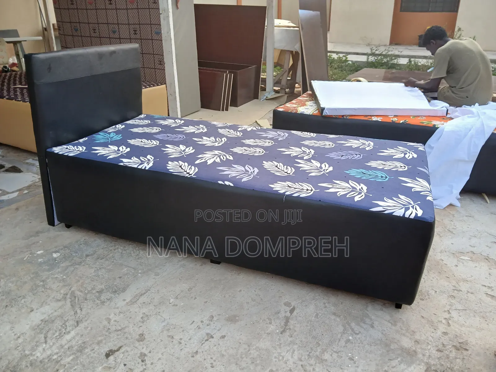1.5 Inbuilt Bed