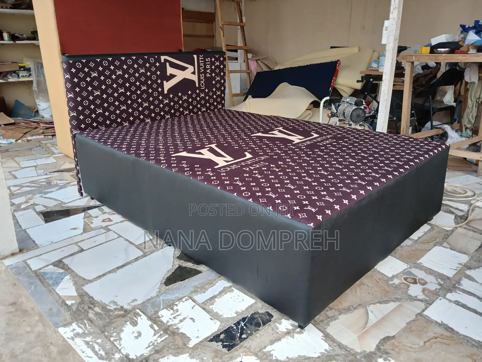 Coffe on Blacl Lv Inbuilt Bed