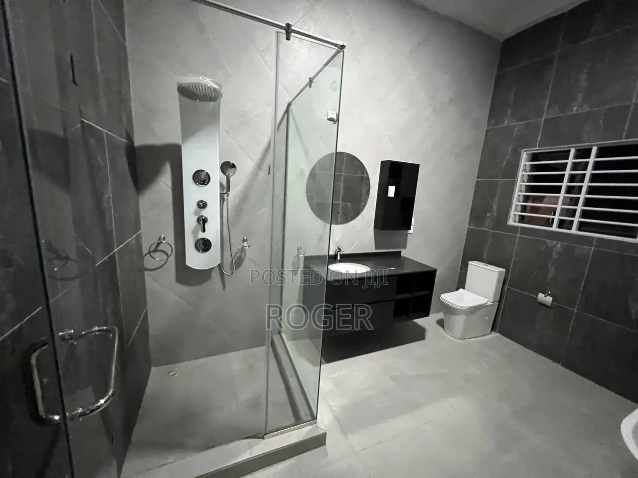 5bdrm House in Achimota Mile 7 for sale