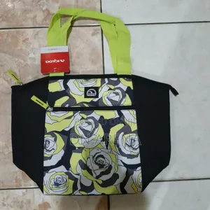 Igloo Tote Muti-Colored Lunch Bags 12 Cancapacity