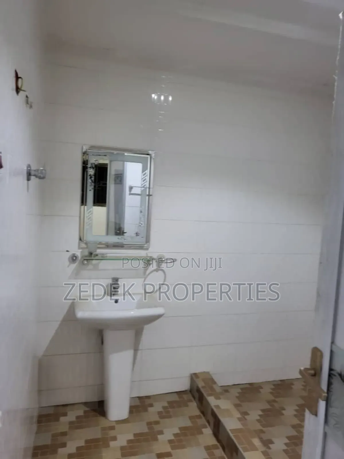 2bdrm Apartment in Zedek Properties, Ashomang Estate for rent