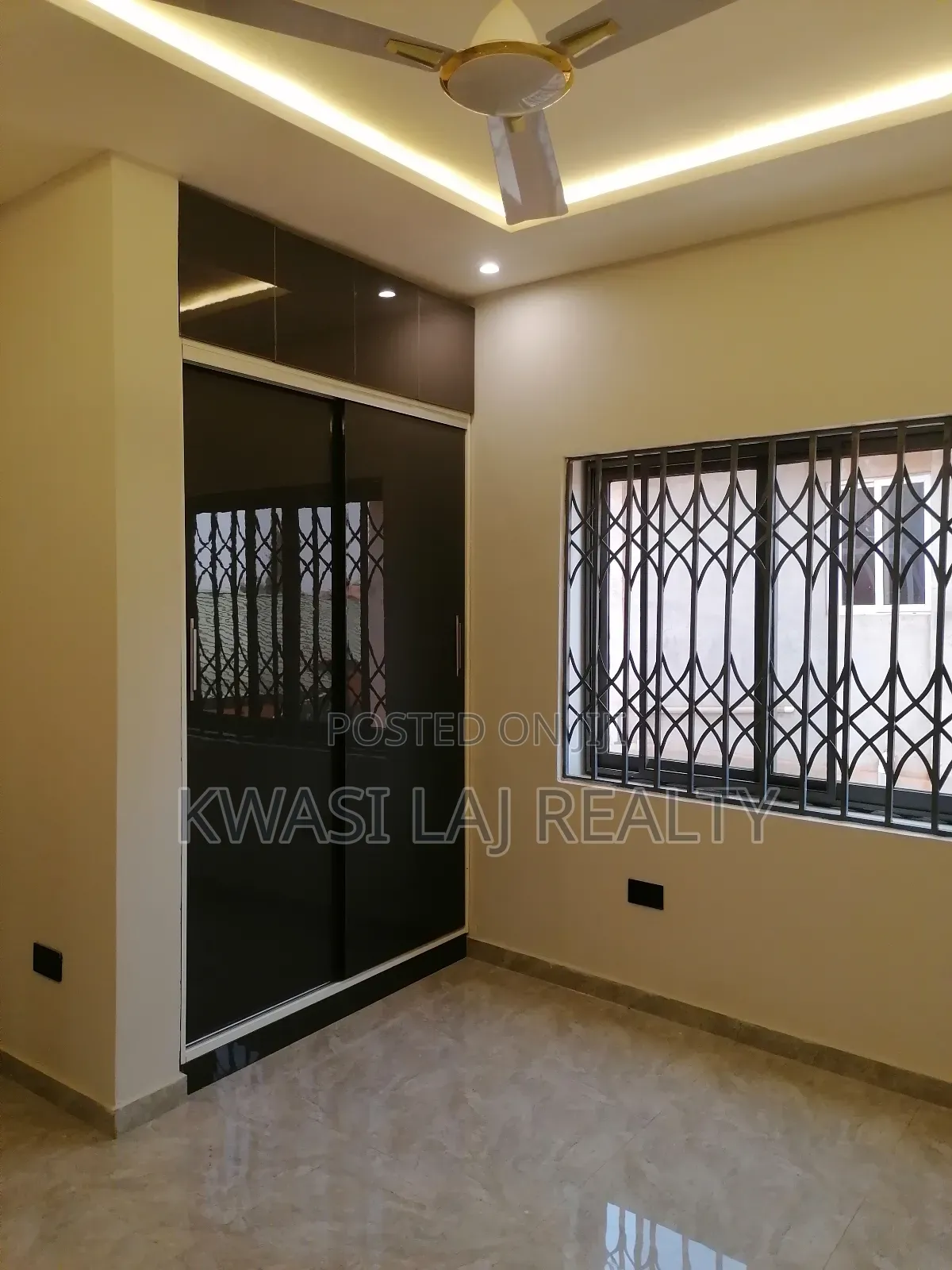 4bdrm House in Adenta Ashiyie for sale