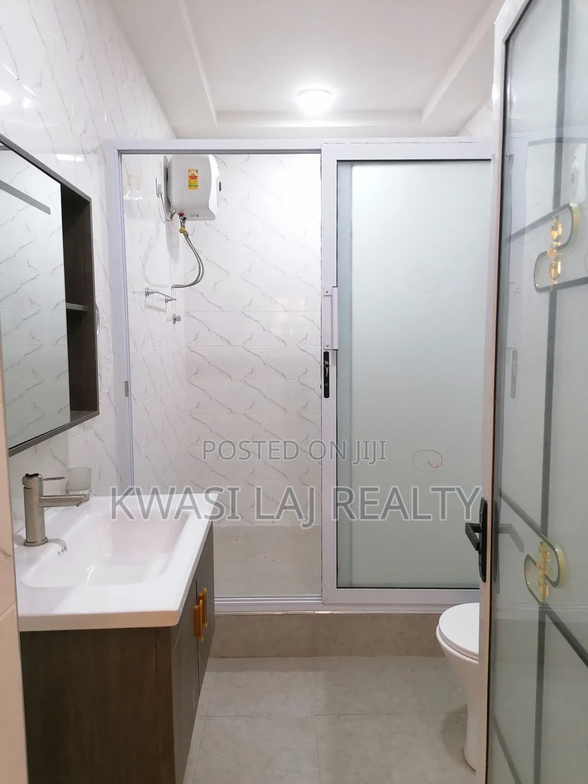4bdrm House in Adenta Ashiyie for sale