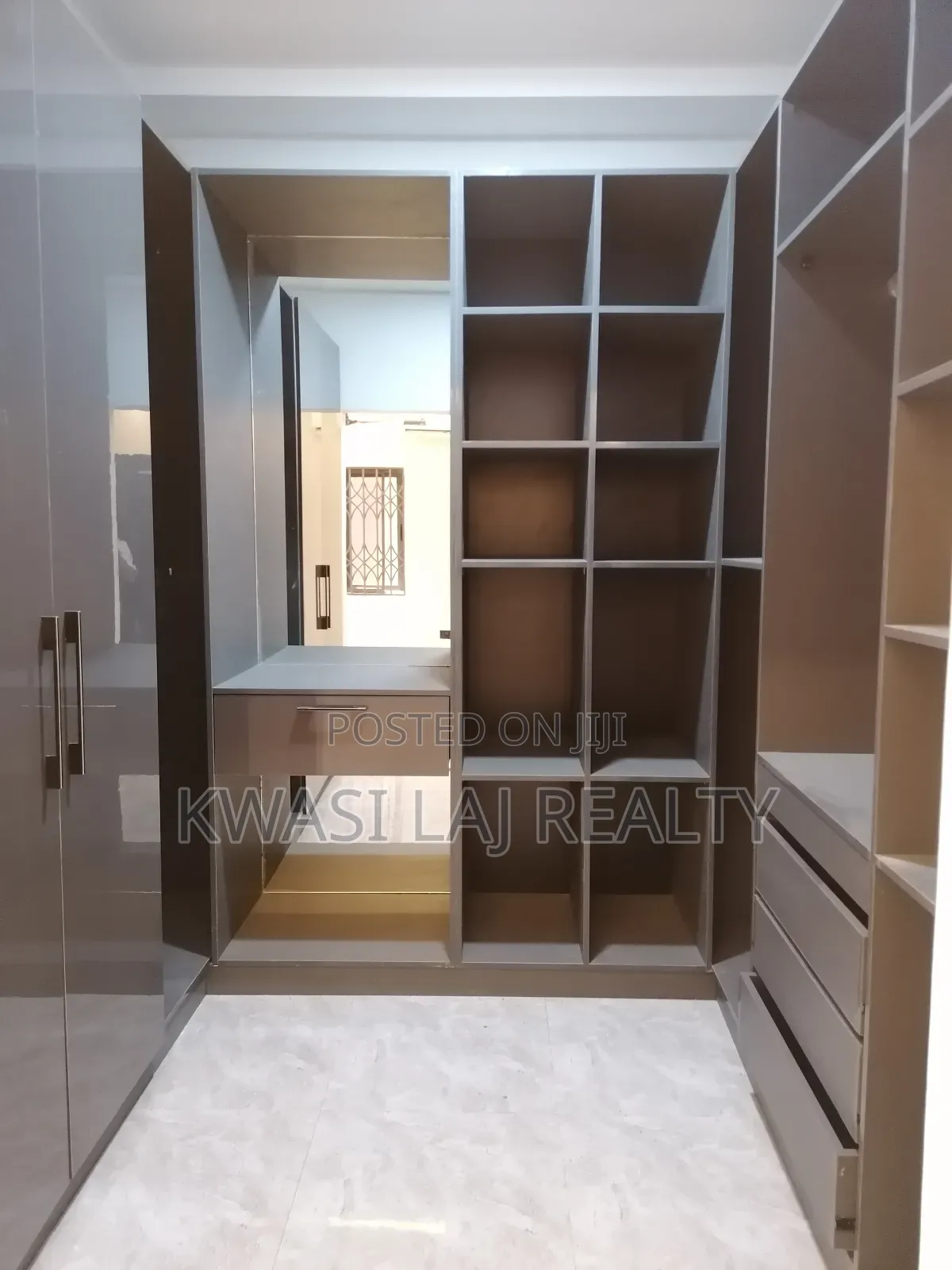 4bdrm House in Adenta Ashiyie for sale