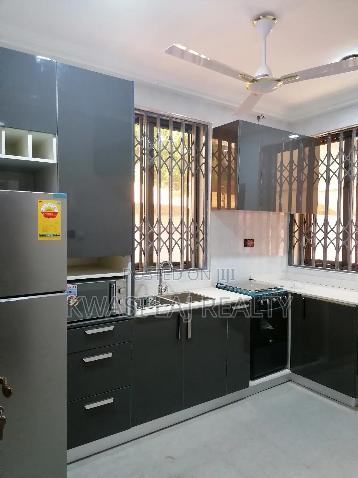 4bdrm House in Adenta Ashiyie for sale