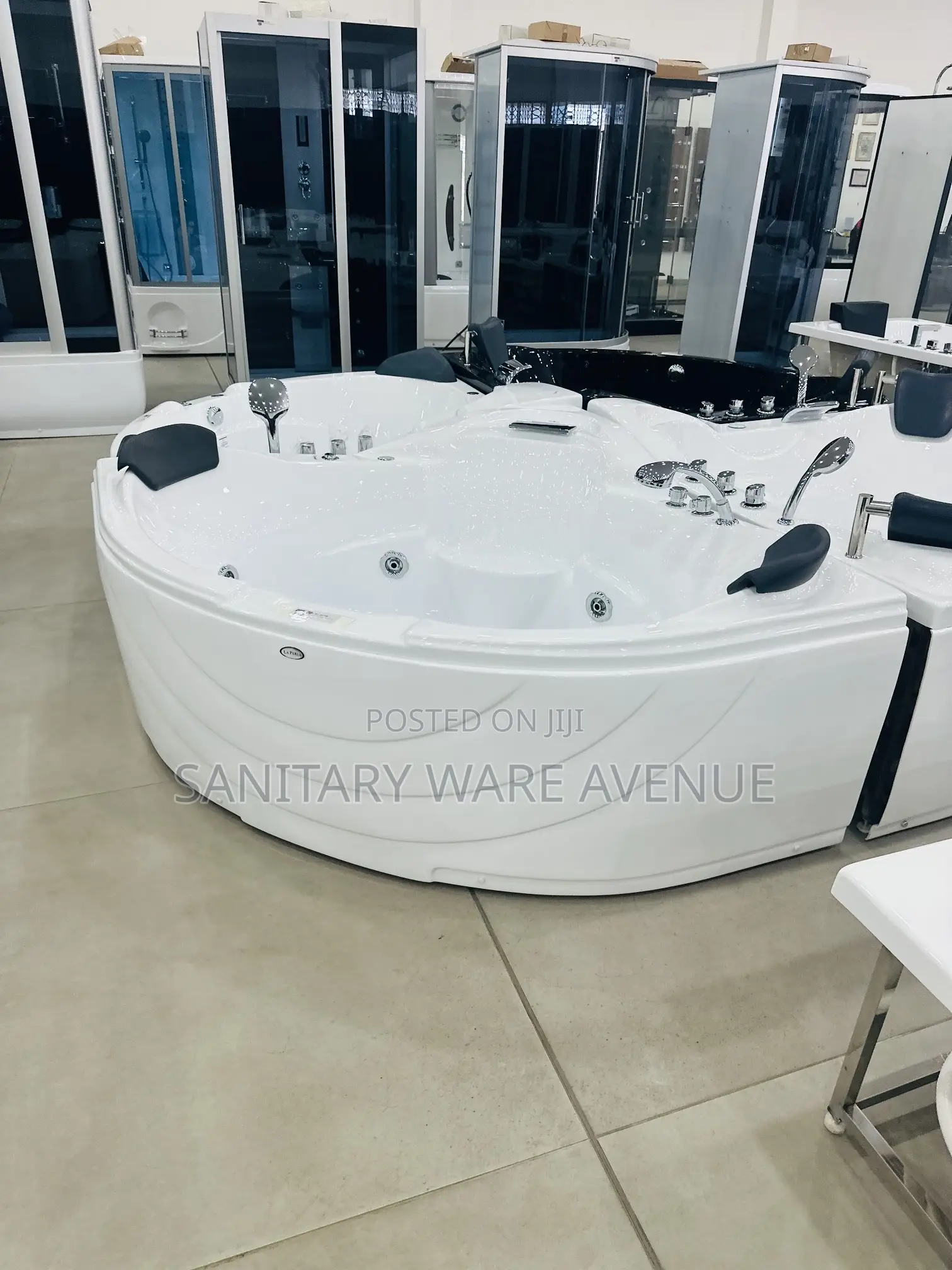 Jacuzzi - Corner Bathtub - Luxury Jacuzzi