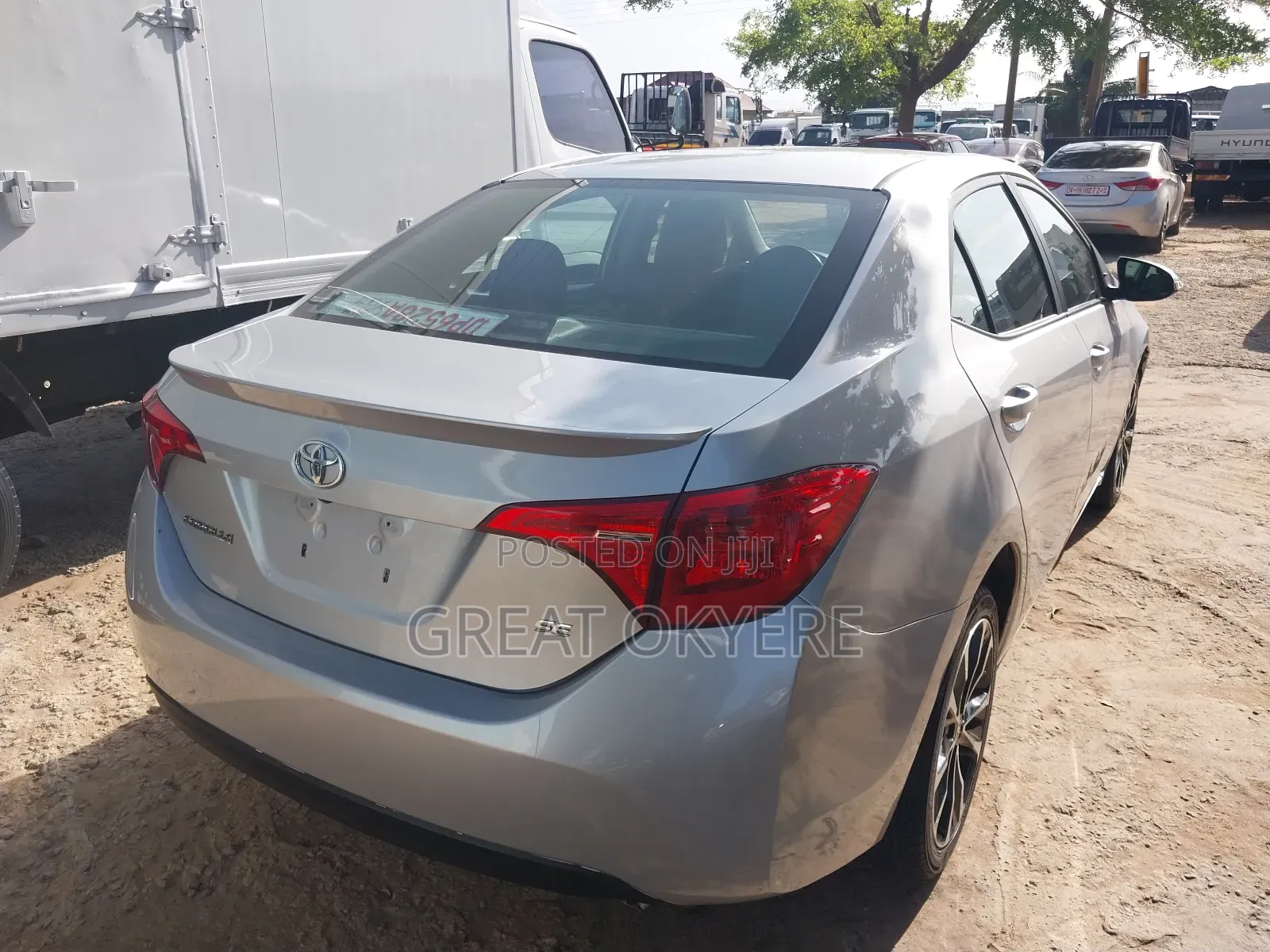 Toyota Corolla SE (1.8L 4cyl 2A) 2018 Silver