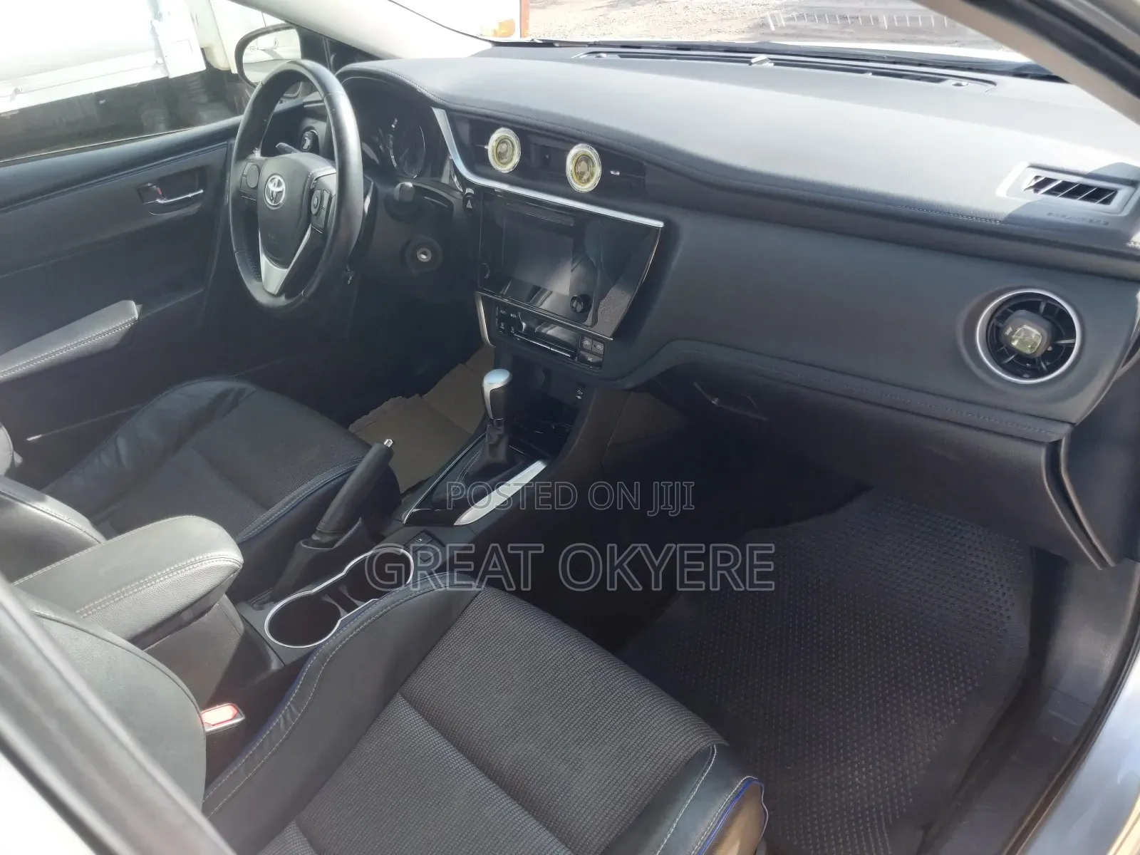 Toyota Corolla SE (1.8L 4cyl 2A) 2018 Silver